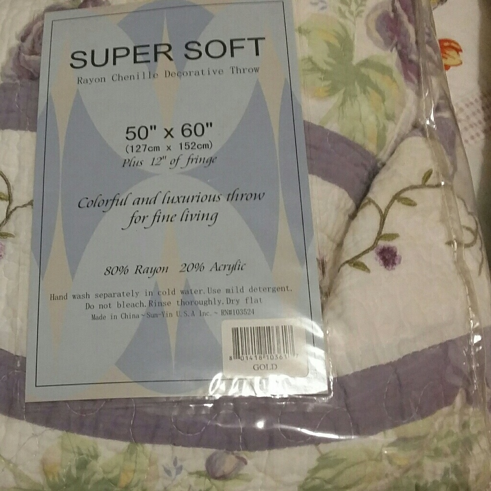 NWT - QUILT WHITE WITH PURPLE ROSES - Picture 6 of 6